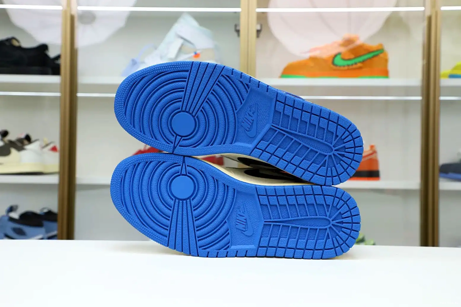 1 HIGH TRAVIS AIR DESIGN X SCOTT FRAGMENT RETRO X JORDAN Kimikick 0405